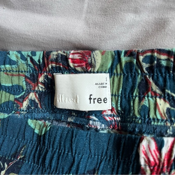 Aritzia Wilfred Free tropical floral shorts - Picture 2 of 5